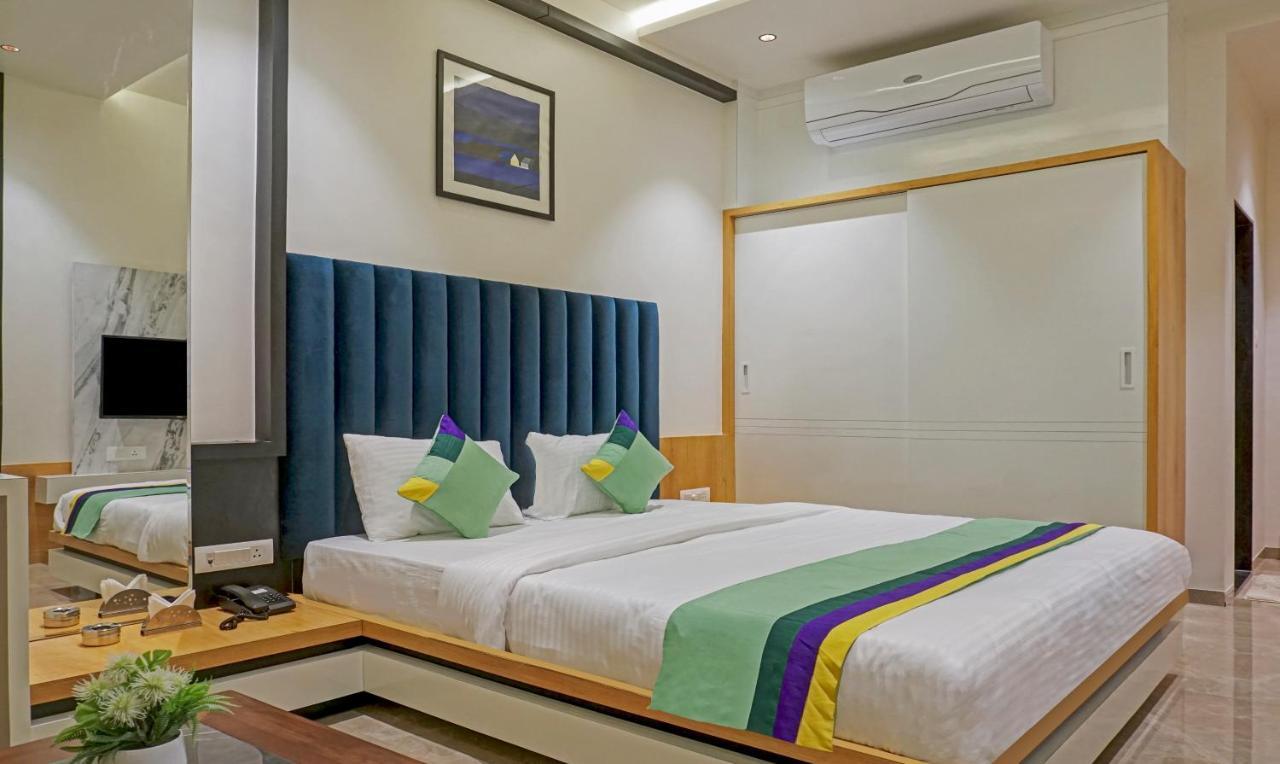 Treebo The Utsav, Nashik Hotel Екстериор снимка