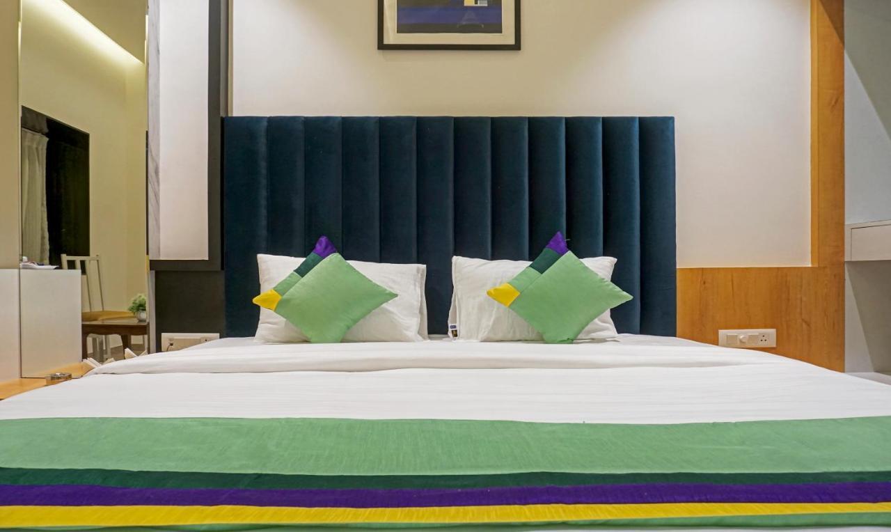 Treebo The Utsav, Nashik Hotel Екстериор снимка