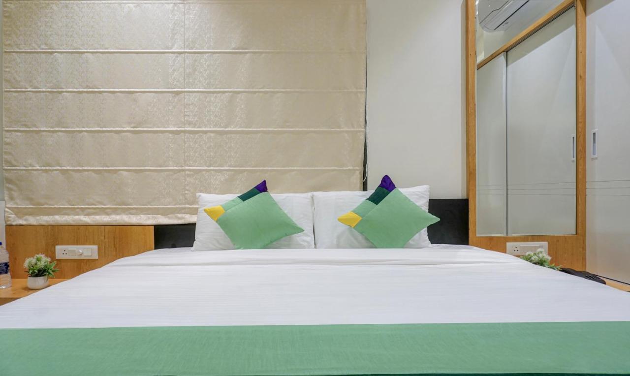 Treebo The Utsav, Nashik Hotel Екстериор снимка