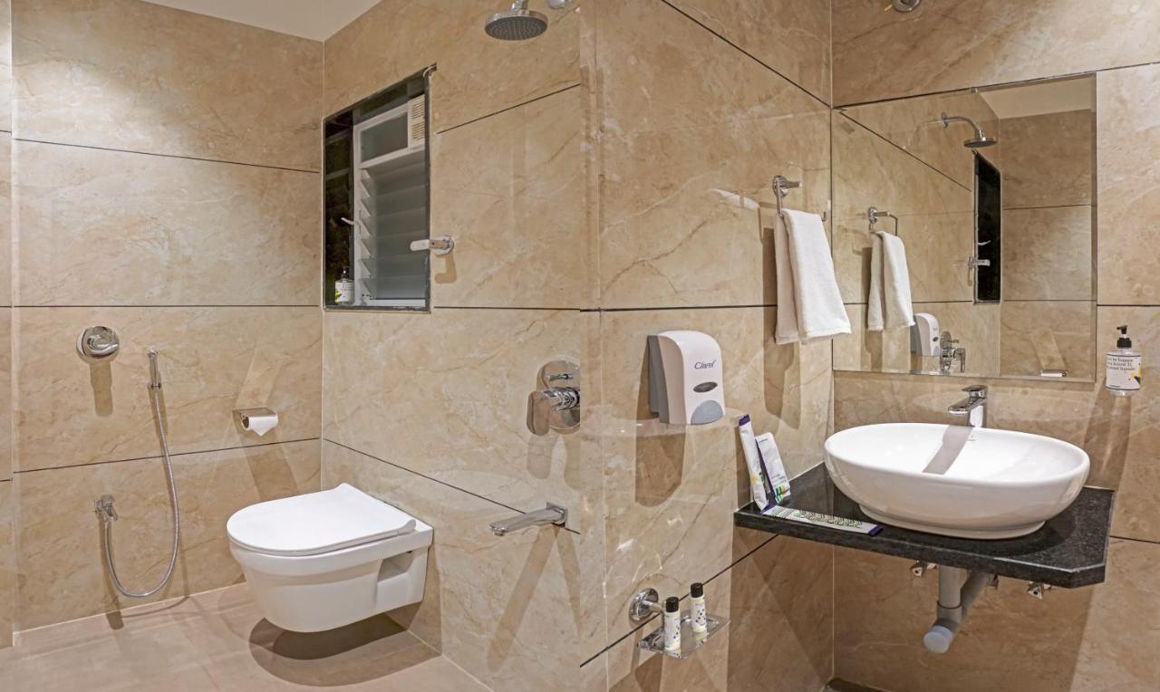 Treebo The Utsav, Nashik Hotel Екстериор снимка